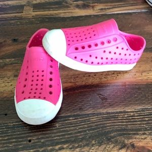 Native shoes , size 10 toddler , hot pink